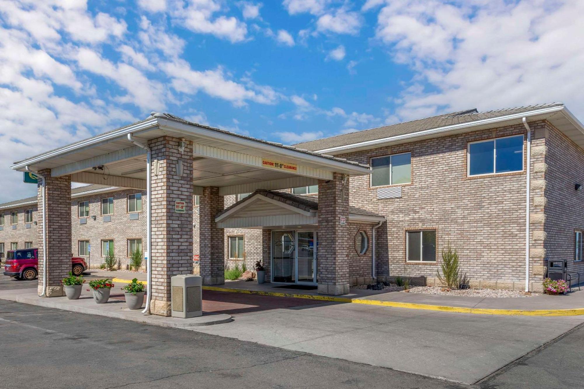 Quality Inn & Suites Fillmore I-15 Exterior photo